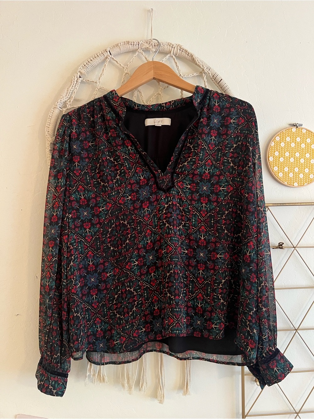 XL | Ann Taylor LOFT Black Floral Long-Sleeve Split-Neck Blouse